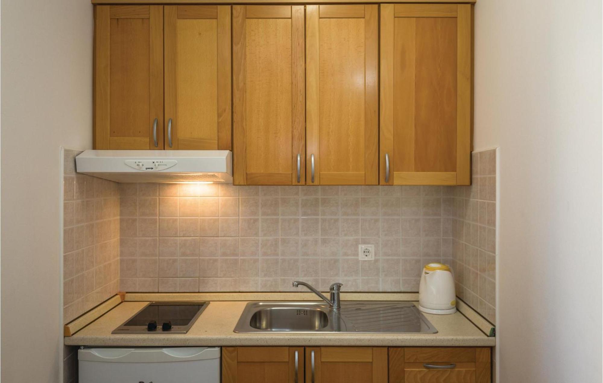 Stunning Apartment In Makarska With Wifi Exterior foto