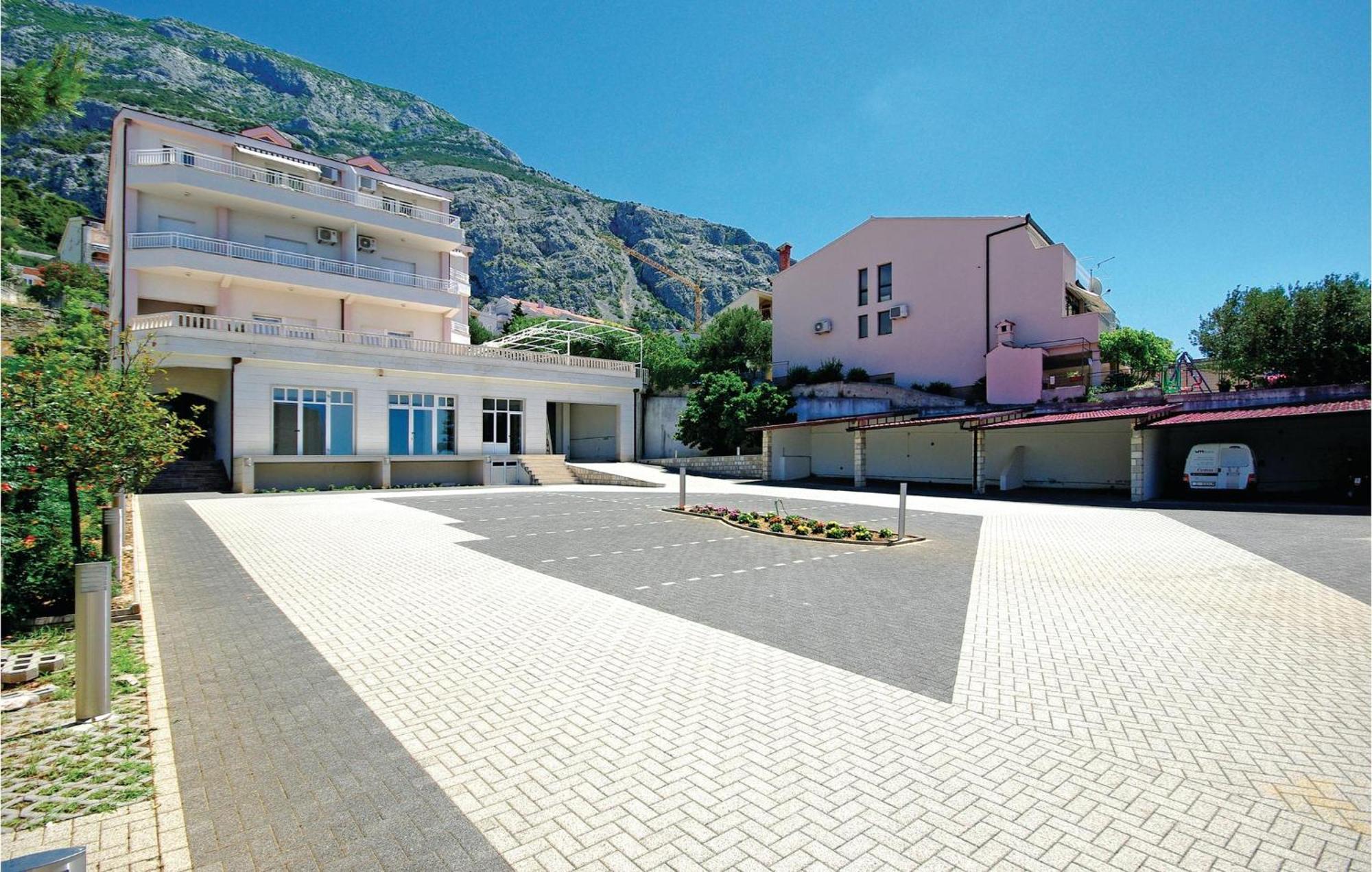 Stunning Apartment In Makarska With Wifi Exterior foto